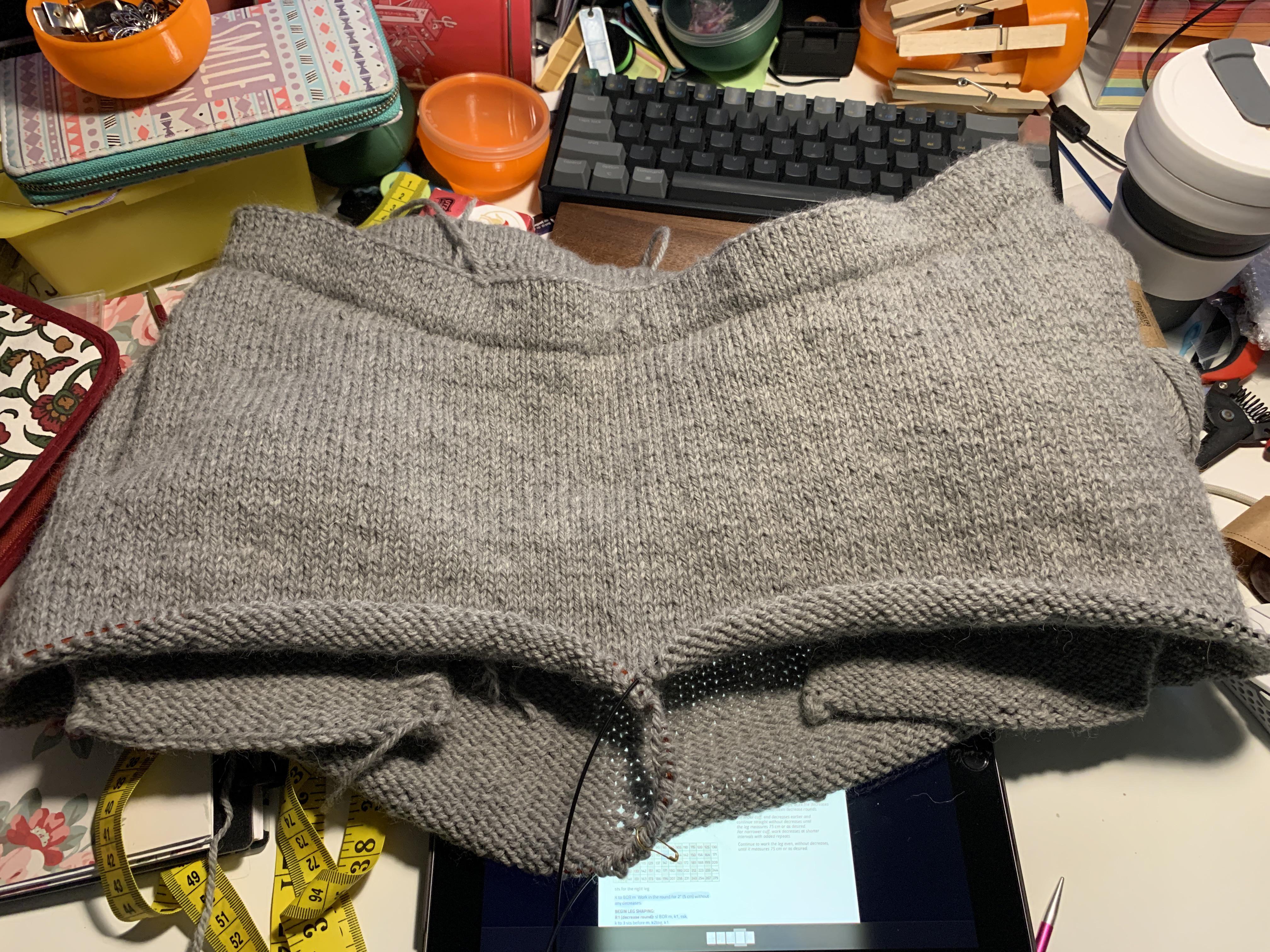 😍 started pants beginning of the month. I've finished the pockets