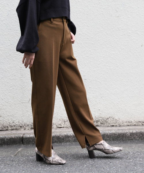 LOWRYS FARM（ローリーズファーム）の「ポンチセンタープレスパンツ