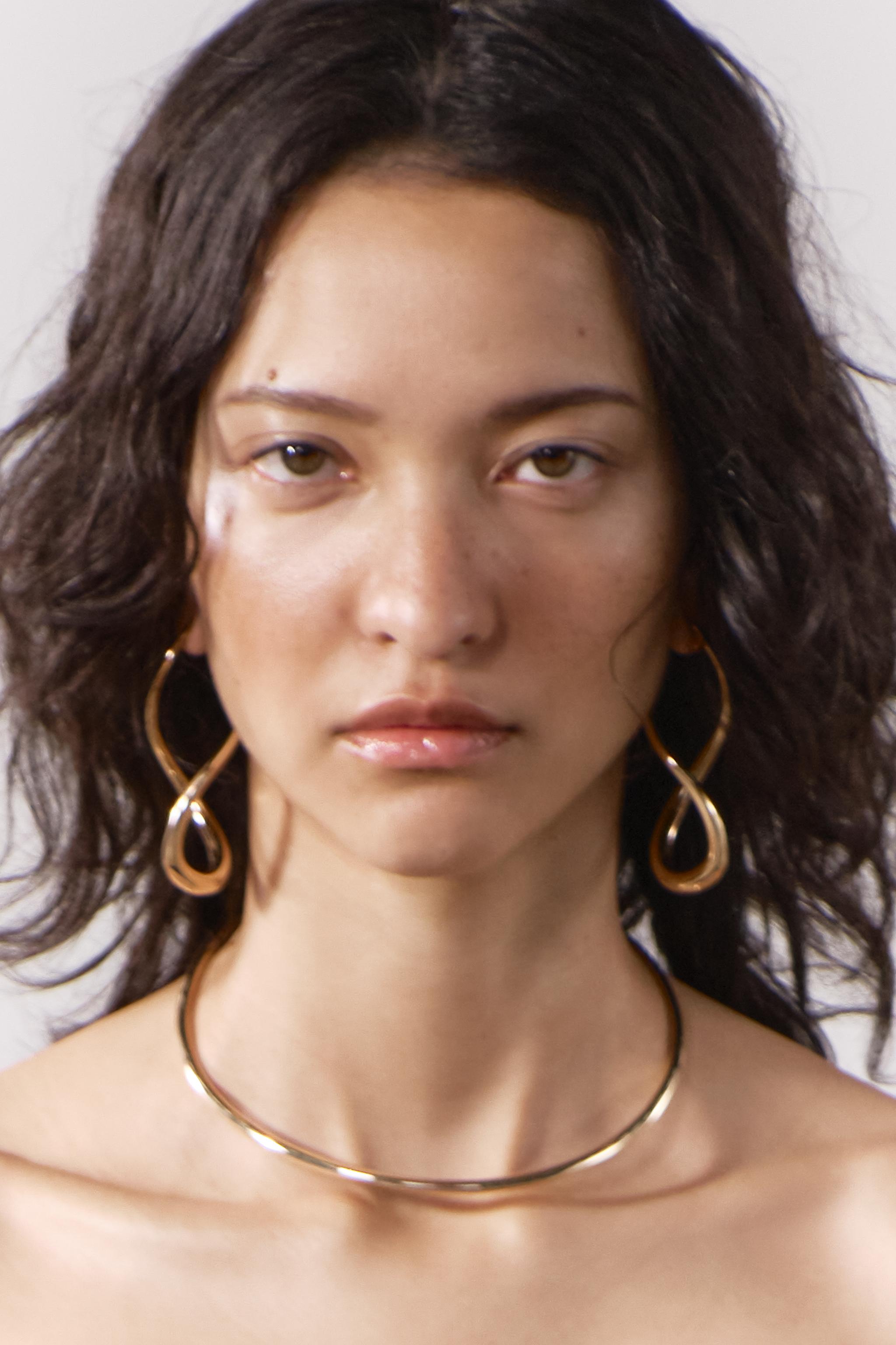 ツイスト フープピアス - ゴールド | ZARA Japan / 日本