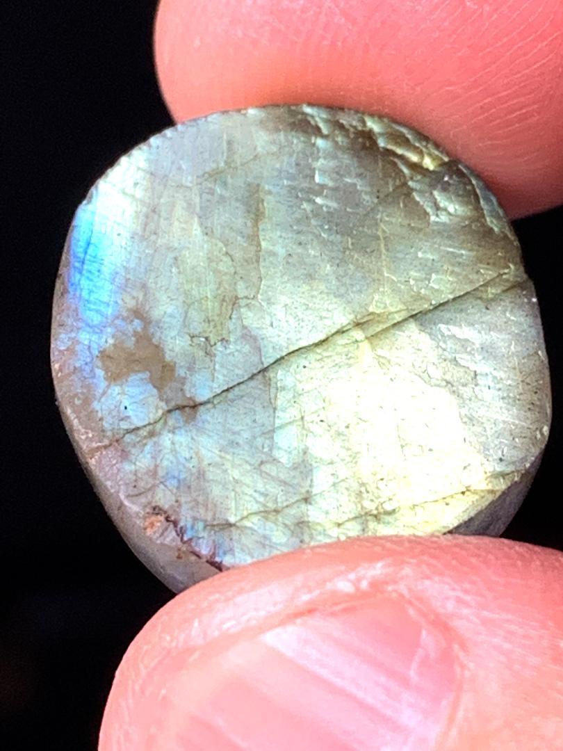 研磨されたラブラドライト原石・3 - 10(マダガスカル産鉱物標本) の
