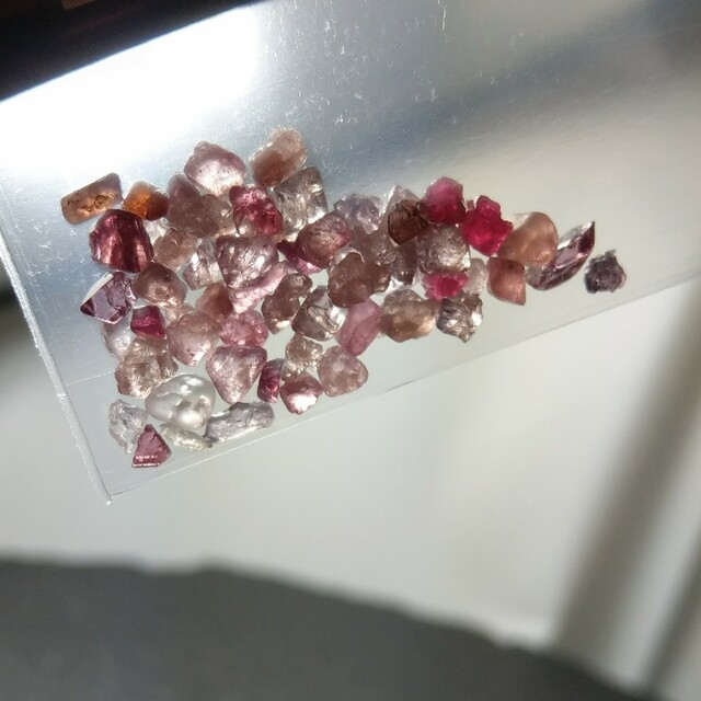 スピネル マダガスカル産 原石 鉱物標本
