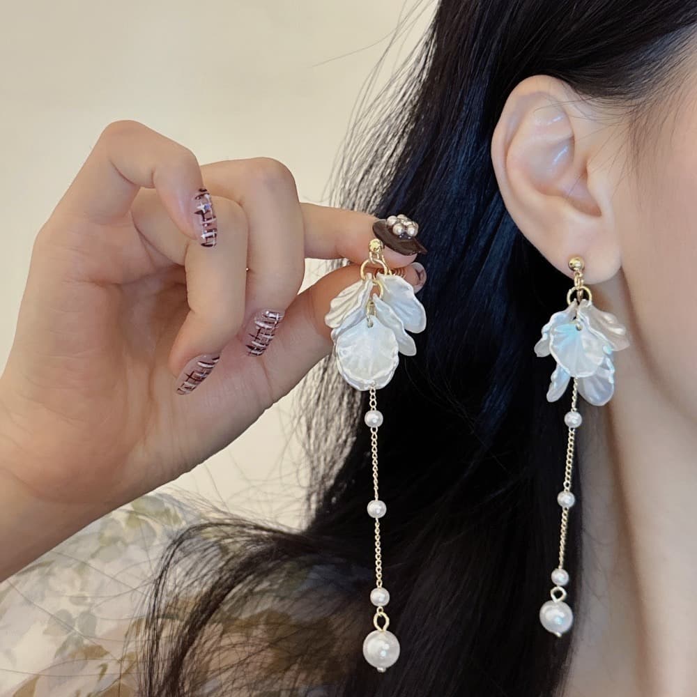 ピアス ブライダル 花嫁 ロング 揺れる 大ぶり 韓国 花 揺れる 上品