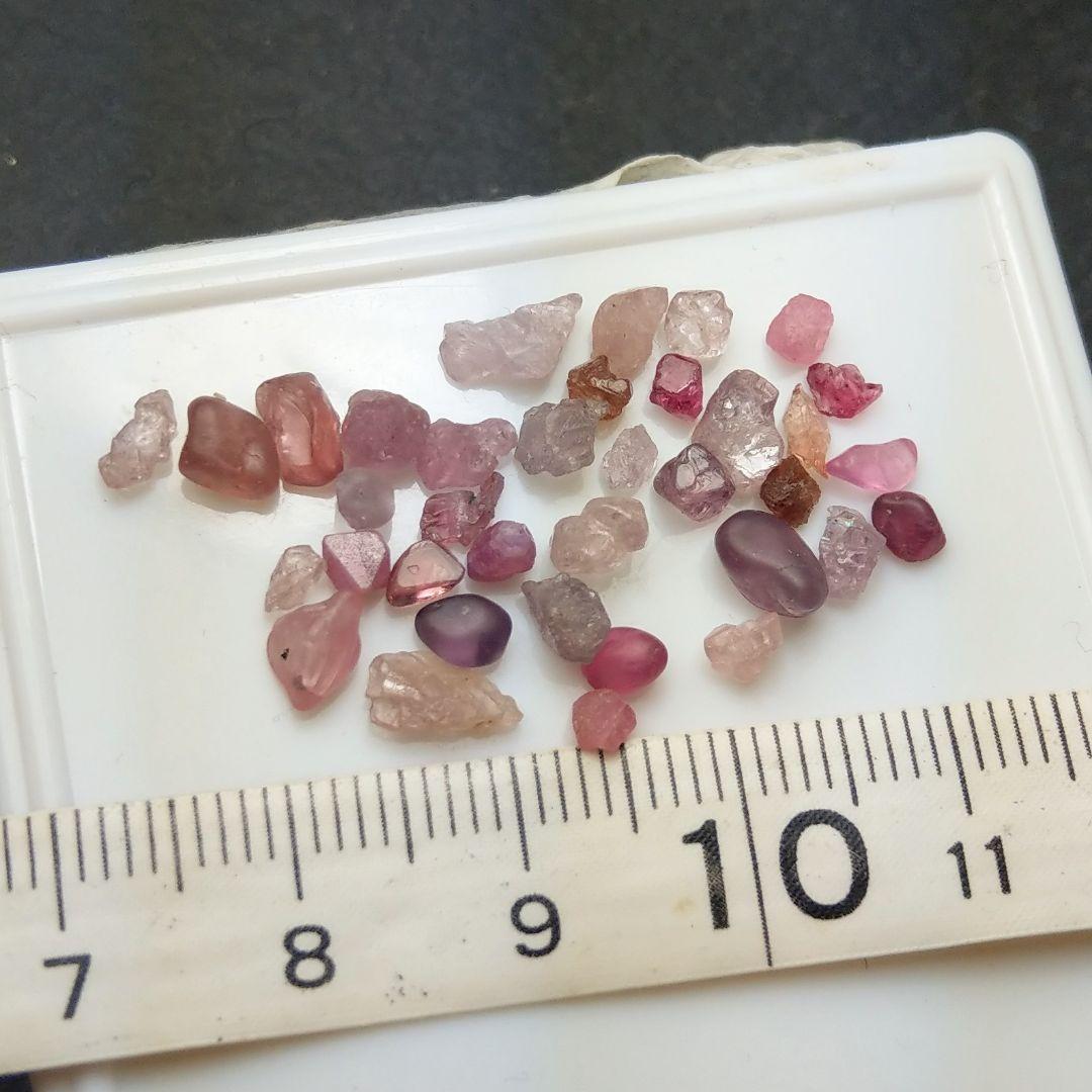 マダガスカル産 スピネル 原石 鉱物標本