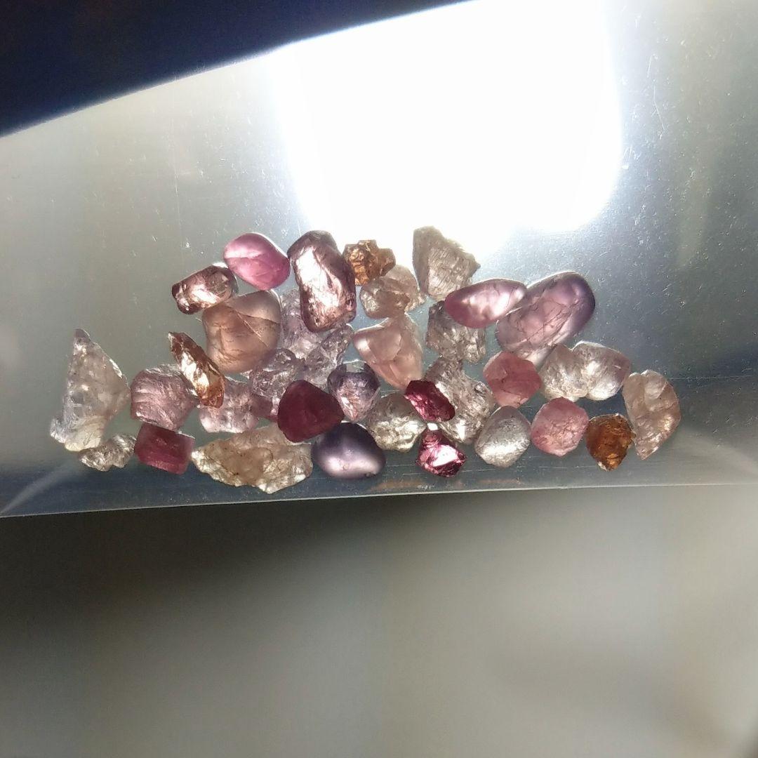 マダガスカル産 スピネル 原石 鉱物標本