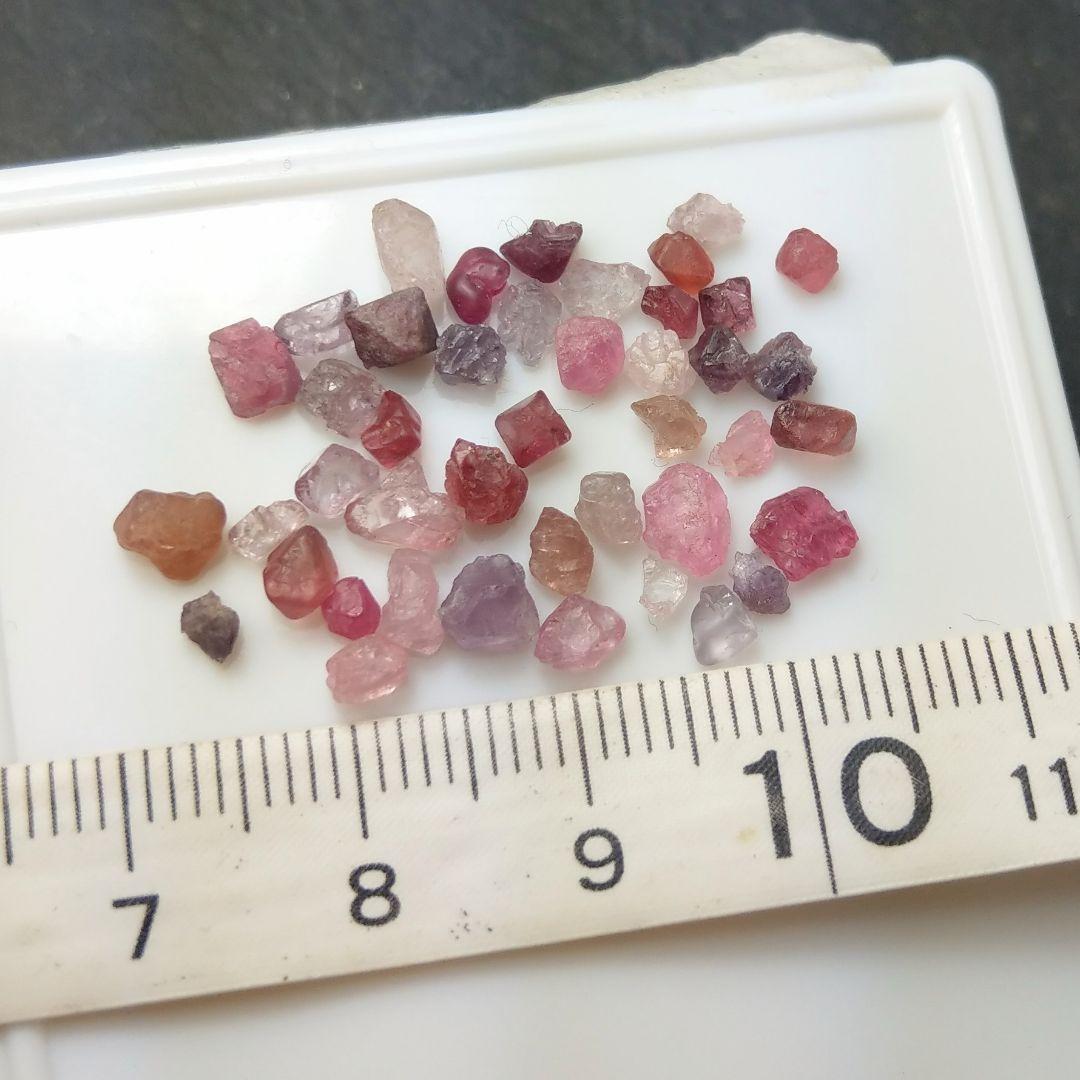 マダガスカル産 スピネル 原石 鉱物標本