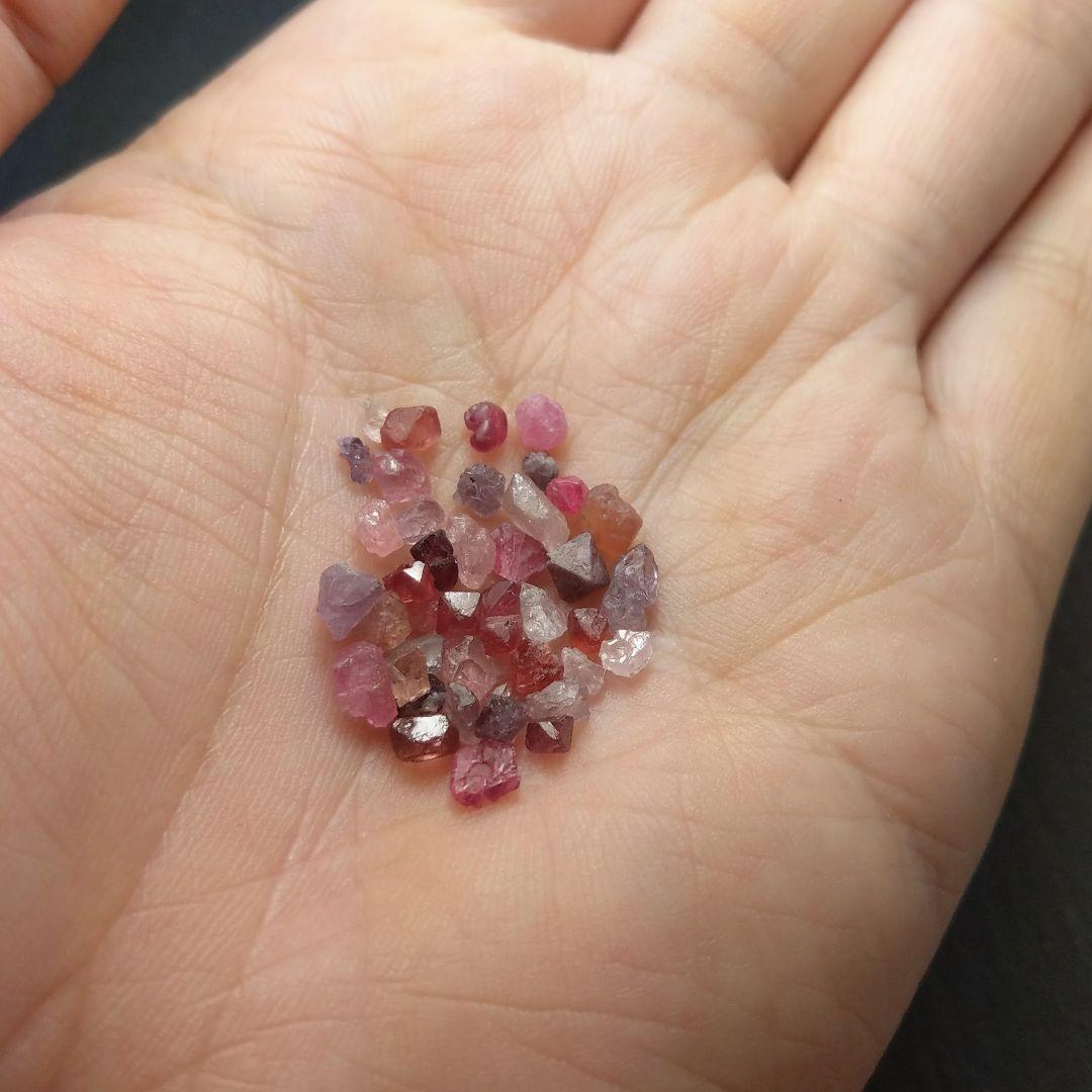 マダガスカル産 スピネル 原石 鉱物標本